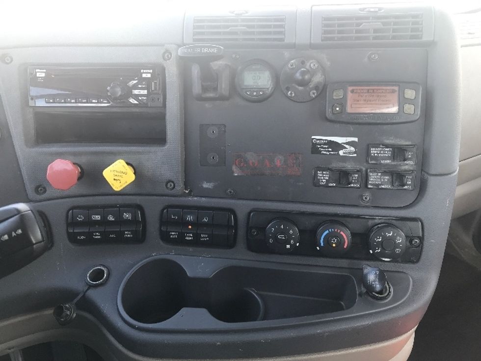 Day Cab Tractor-Heavy Duty Tractors-Freightliner-2019-Cascadia 12564ST-Houston-TX-869,432\n\t\tmiles-$ 26,500 - Image 16