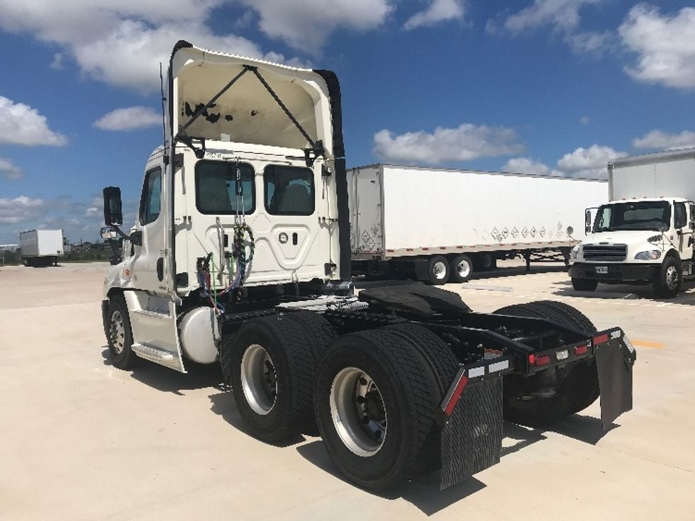 Day Cab Tractor-Heavy Duty Tractors-Freightliner-2019-Cascadia 12564ST-Houston-TX-869,432\n\t\tmiles-$ 26,500 - Image 5