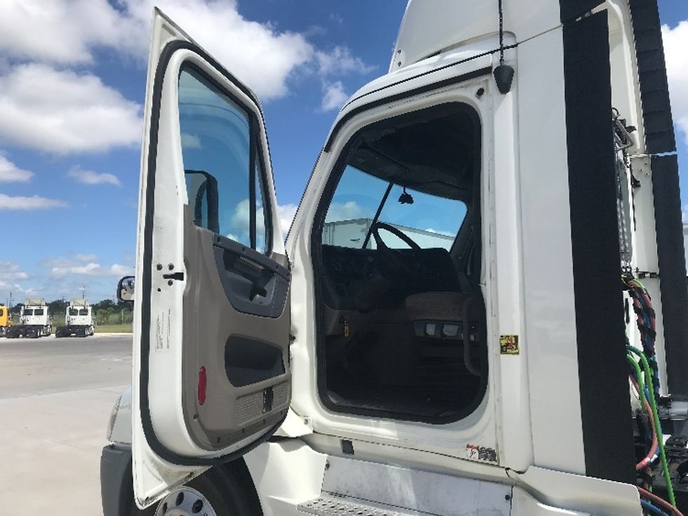 Day Cab Tractor-Heavy Duty Tractors-Freightliner-2019-Cascadia 12564ST-Houston-TX-869,432\n\t\tmiles-$ 26,500 - Image 8