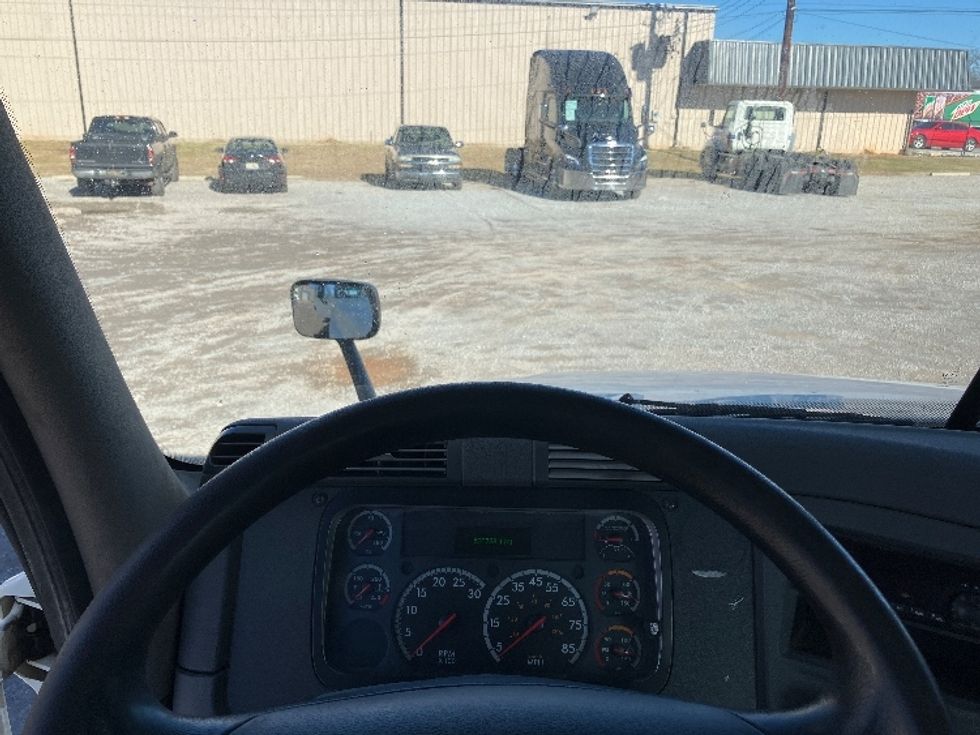 Day Cab Tractor-Heavy Duty Tractors-Freightliner-2019-Cascadia 12564ST-Hueytown-AL-524,129\n\t\tmiles-$ 31,750 - Image 11