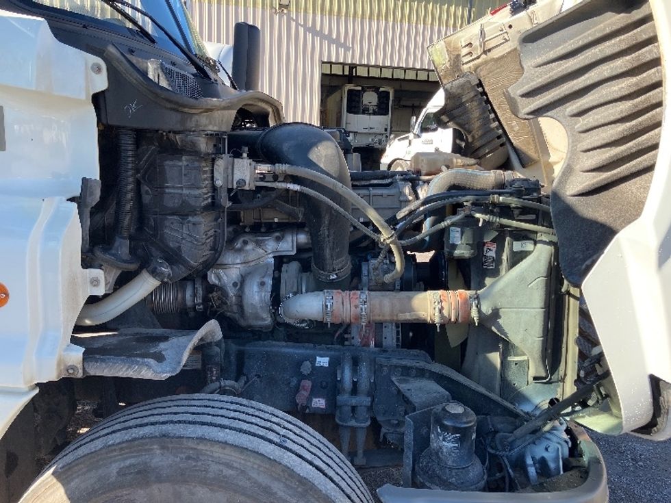 Day Cab Tractor-Heavy Duty Tractors-Freightliner-2019-Cascadia 12564ST-Hueytown-AL-524,129\n\t\tmiles-$ 31,750 - Image 14