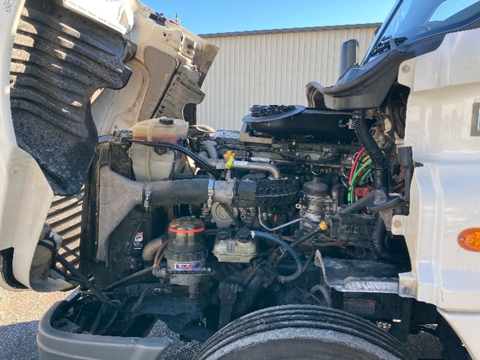 Day Cab Tractor-Heavy Duty Tractors-Freightliner-2019-Cascadia 12564ST-Hueytown-AL-524,129\n\t\tmiles-$ 31,750 - Image 15