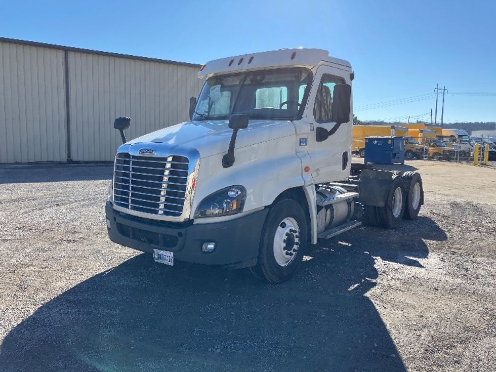 Day Cab Tractor-Heavy Duty Tractors-Freightliner-2019-Cascadia 12564ST-Hueytown-AL-524,129\n\t\tmiles-$ 31,750 - Image 3