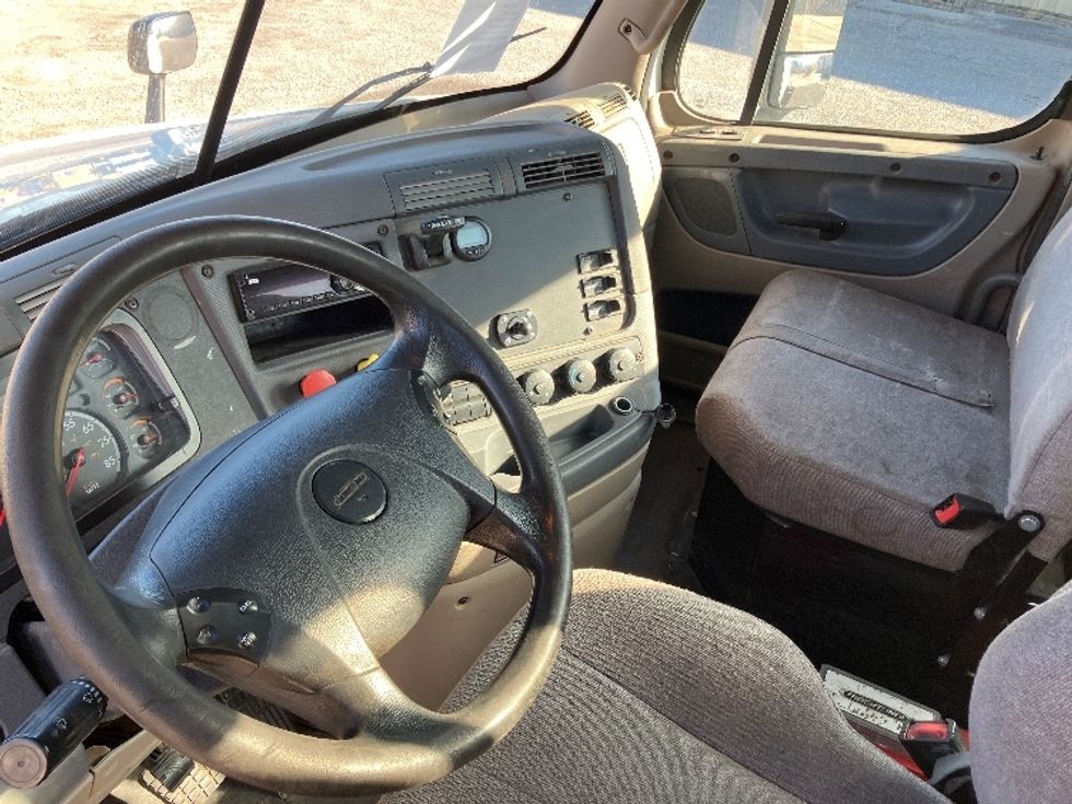 Day Cab Tractor-Heavy Duty Tractors-Freightliner-2019-Cascadia 12564ST-Hueytown-AL-524,129\n\t\tmiles-$ 31,750 - Image 8