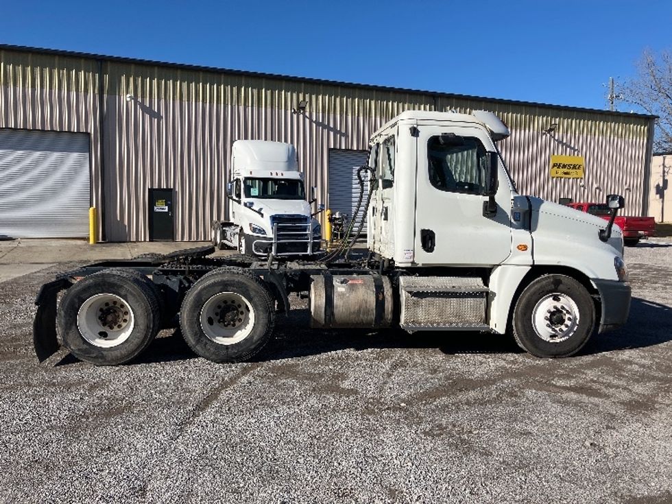 Day Cab Tractor-Heavy Duty Tractors-Freightliner-2019-Cascadia 12564ST-Hueytown-AL-524,129\n\t\tmiles-$ 31,750 - Image 9
