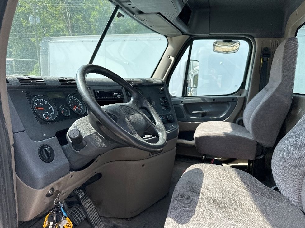 Day Cab Tractor-Heavy Duty Tractors-Freightliner-2019-Cascadia 12564ST-Huntington-WV-595,558\n\t\tmiles-$ 33,000 - Image 10