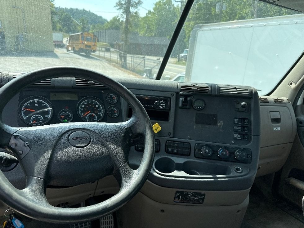 Day Cab Tractor-Heavy Duty Tractors-Freightliner-2019-Cascadia 12564ST-Huntington-WV-595,558\n\t\tmiles-$ 33,000 - Image 11