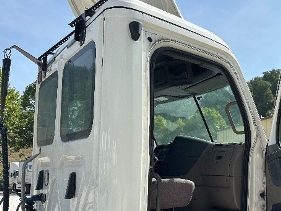 Day Cab Tractor-Heavy Duty Tractors-Freightliner-2019-Cascadia 12564ST-Huntington-WV-595,558\n\t\tmiles-$ 33,000 - Image 12