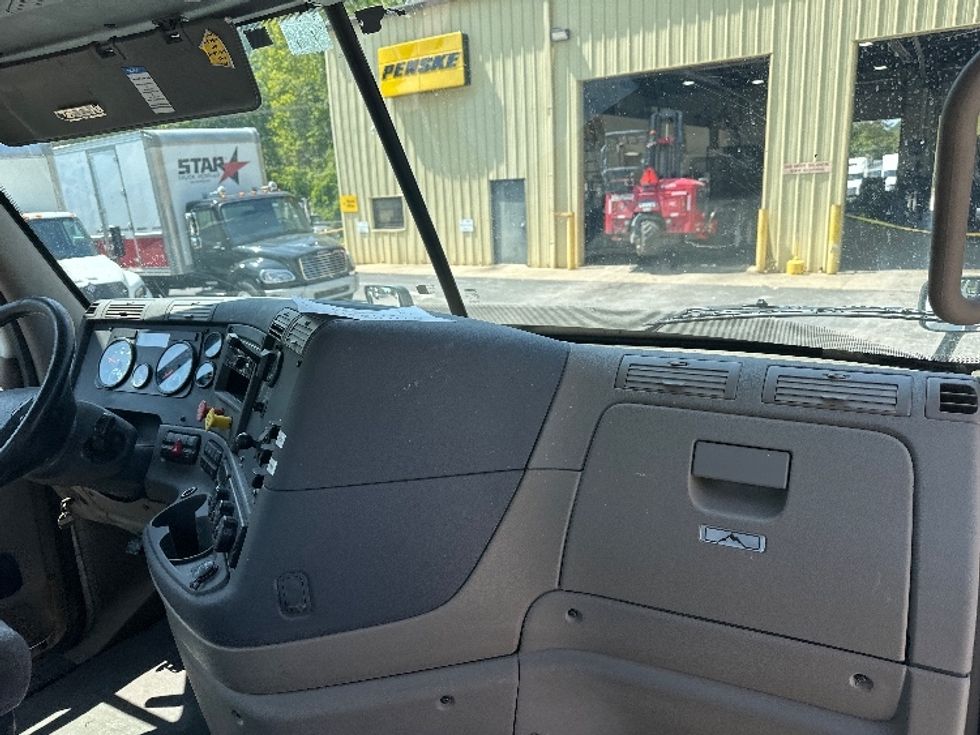 Day Cab Tractor-Heavy Duty Tractors-Freightliner-2019-Cascadia 12564ST-Huntington-WV-612,989\n\t\tmiles-$ 31,000 - Image 13