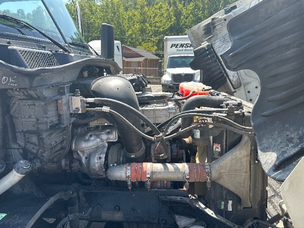 Day Cab Tractor-Heavy Duty Tractors-Freightliner-2019-Cascadia 12564ST-Huntington-WV-612,989\n\t\tmiles-$ 31,000 - Image 15