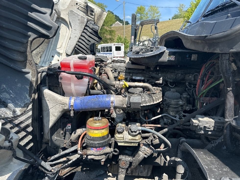 Day Cab Tractor-Heavy Duty Tractors-Freightliner-2019-Cascadia 12564ST-Huntington-WV-612,989\n\t\tmiles-$ 31,000 - Image 16