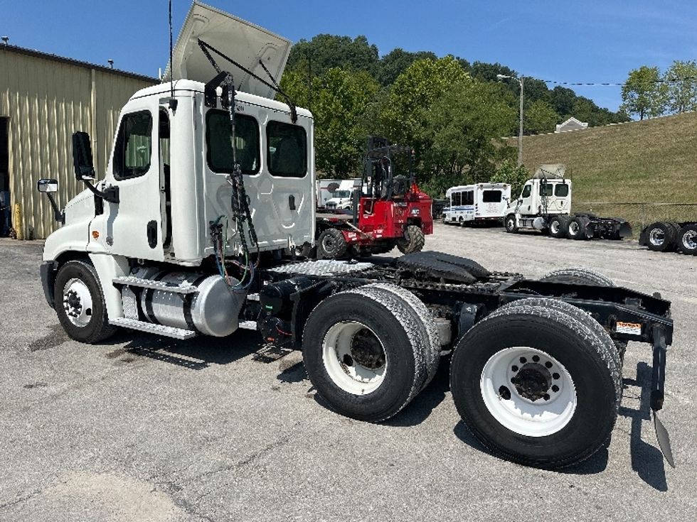 Day Cab Tractor-Heavy Duty Tractors-Freightliner-2019-Cascadia 12564ST-Huntington-WV-612,989\n\t\tmiles-$ 31,000 - Image 5