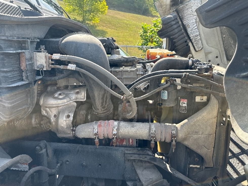 Day Cab Tractor-Heavy Duty Tractors-Freightliner-2019-Cascadia 12564ST-Huntington-WV-614,010\n\t\tmiles-$ 30,750 - Image 15