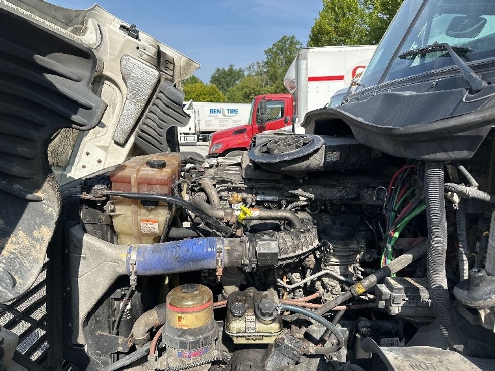 Day Cab Tractor-Heavy Duty Tractors-Freightliner-2019-Cascadia 12564ST-Huntington-WV-614,010\n\t\tmiles-$ 30,750 - Image 16