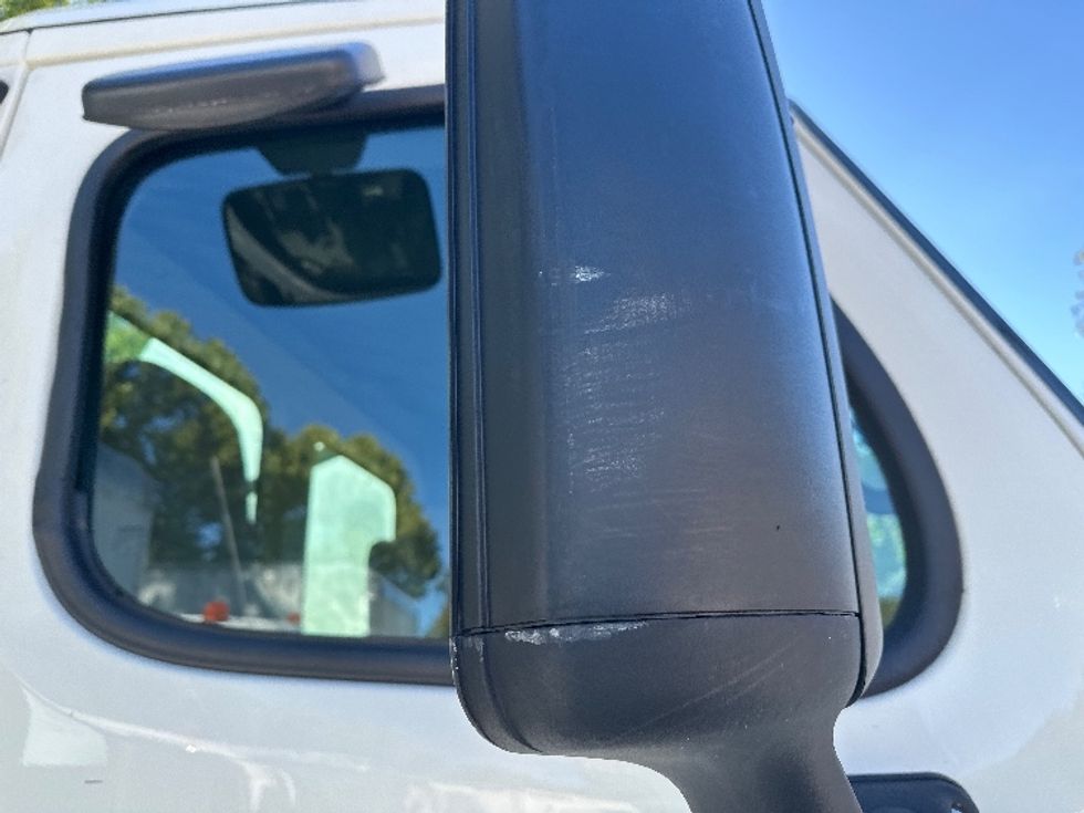 Day Cab Tractor-Heavy Duty Tractors-Freightliner-2019-Cascadia 12564ST-Huntington-WV-614,010\n\t\tmiles-$ 30,750 - Image 19