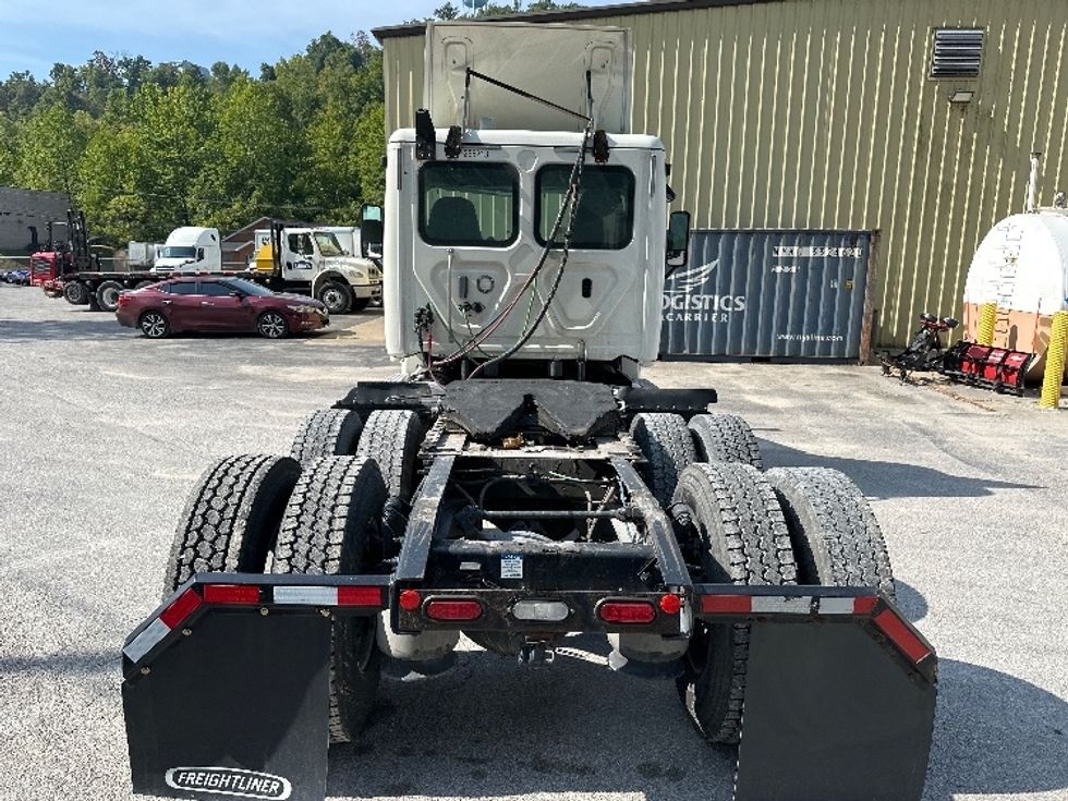Day Cab Tractor-Heavy Duty Tractors-Freightliner-2019-Cascadia 12564ST-Huntington-WV-614,010\n\t\tmiles-$ 30,750 - Image 6