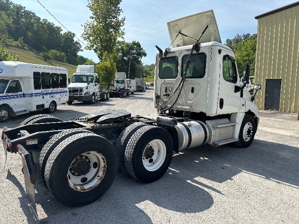 Day Cab Tractor-Heavy Duty Tractors-Freightliner-2019-Cascadia 12564ST-Huntington-WV-614,010\n\t\tmiles-$ 30,750 - Image 7