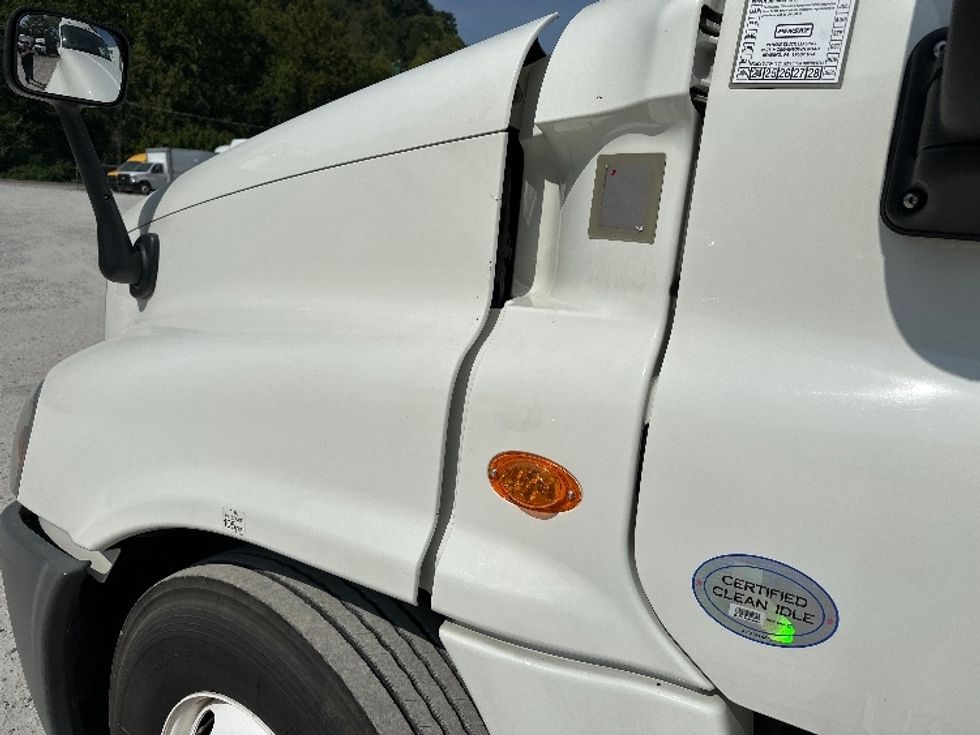 Day Cab Tractor-Heavy Duty Tractors-Freightliner-2019-Cascadia 12564ST-Huntington-WV-616,165\n\t\tmiles-$ 31,500 - Image 21