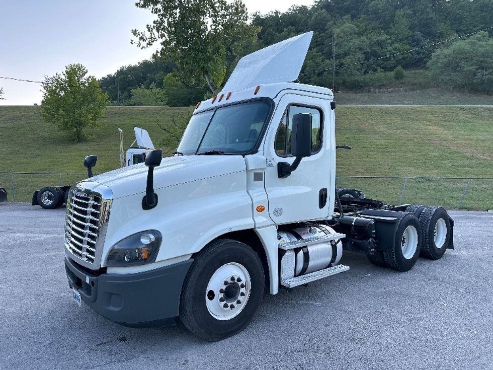 Day Cab Tractor-Heavy Duty Tractors-Freightliner-2019-Cascadia 12564ST-Huntington-WV-616,165\n\t\tmiles-$ 31,500 - Image 3