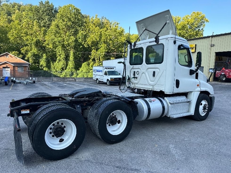Day Cab Tractor-Heavy Duty Tractors-Freightliner-2019-Cascadia 12564ST-Huntington-WV-616,165\n\t\tmiles-$ 31,500 - Image 7