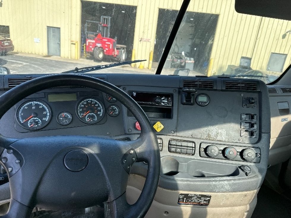Day Cab Tractor-Heavy Duty Tractors-Freightliner-2019-Cascadia 12564ST-Huntington-WV-645,636\n\t\tmiles-$ 29,250 - Image 11