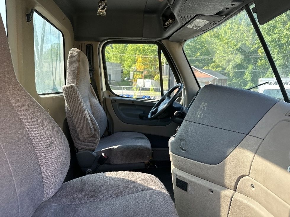 Day Cab Tractor-Heavy Duty Tractors-Freightliner-2019-Cascadia 12564ST-Huntington-WV-645,636\n\t\tmiles-$ 29,250 - Image 14