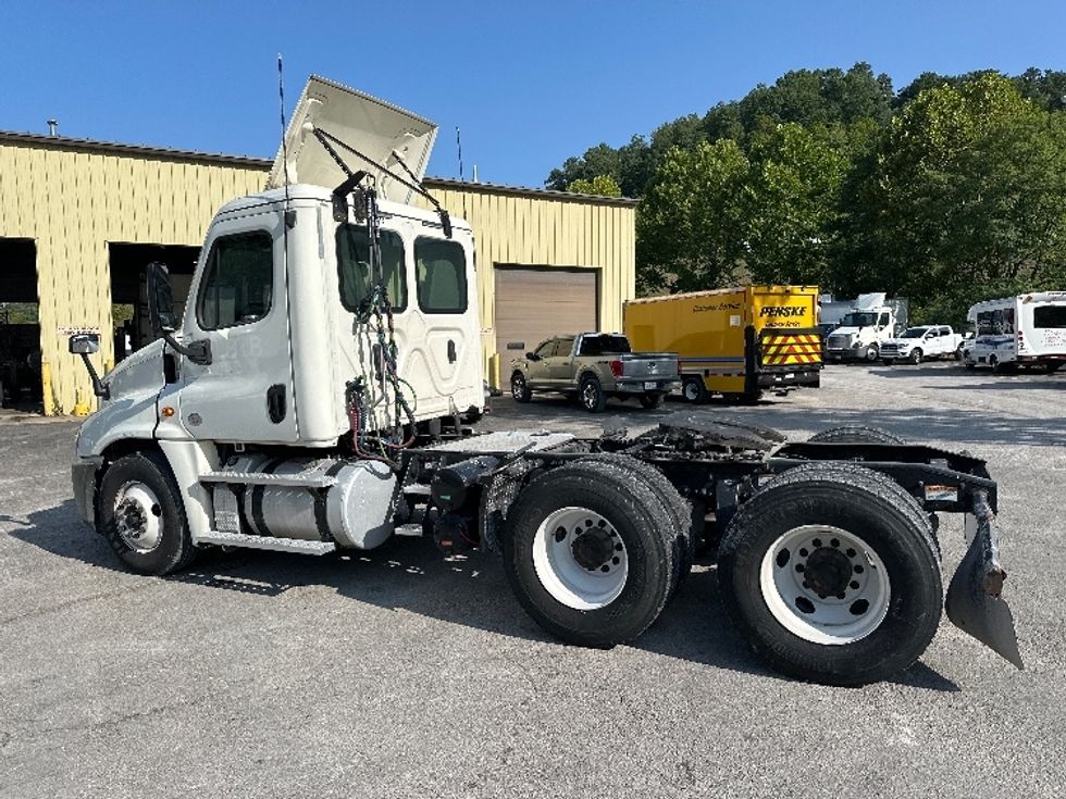 Day Cab Tractor-Heavy Duty Tractors-Freightliner-2019-Cascadia 12564ST-Huntington-WV-645,636\n\t\tmiles-$ 29,250 - Image 5