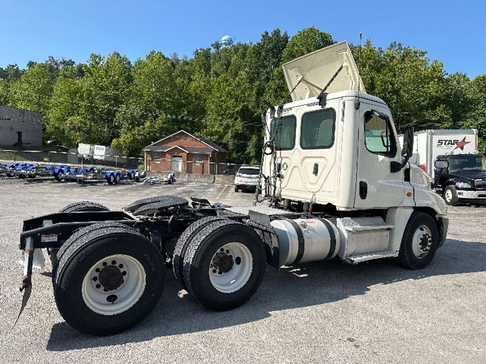 Day Cab Tractor-Heavy Duty Tractors-Freightliner-2019-Cascadia 12564ST-Huntington-WV-645,636\n\t\tmiles-$ 29,250 - Image 7