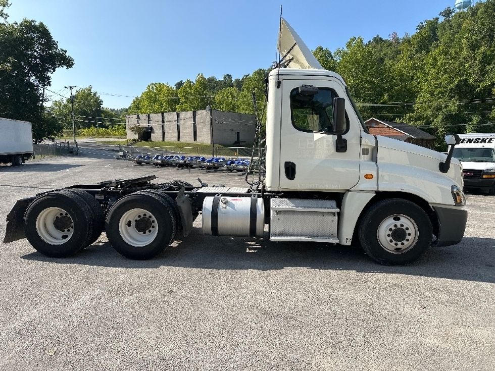 Day Cab Tractor-Heavy Duty Tractors-Freightliner-2019-Cascadia 12564ST-Huntington-WV-645,636\n\t\tmiles-$ 29,250 - Image 8
