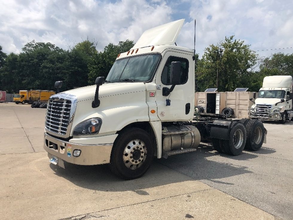 2019 Freightliner Cascadia 125" Sleeper Cab photo 3