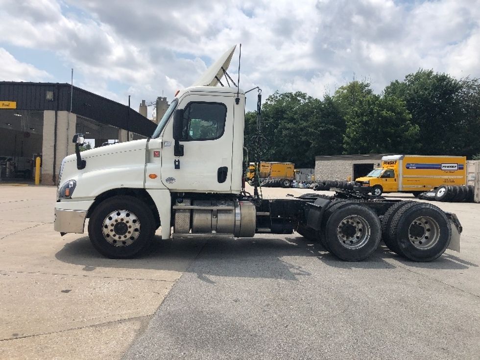 2019 Freightliner Cascadia 125" Sleeper Cab photo 4