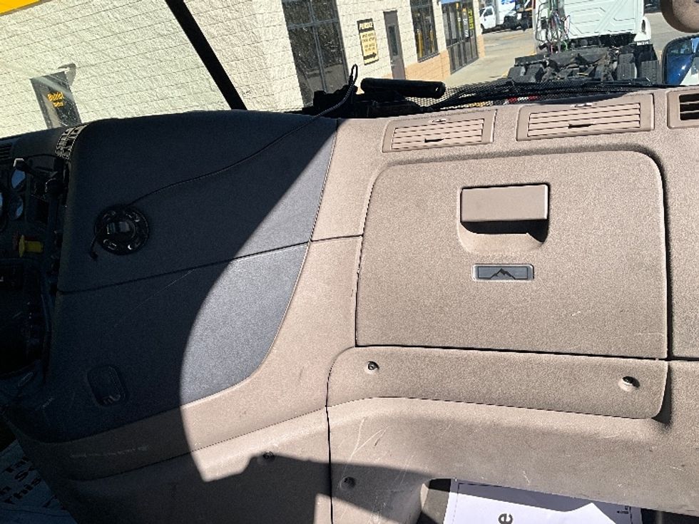 Day Cab Tractor-Heavy Duty Tractors-Freightliner-2019-Cascadia 12564ST-Indianapolis-IN-402,569\n\t\tmiles-$ 33,500 - Image 13