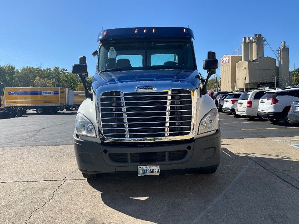 Day Cab Tractor-Heavy Duty Tractors-Freightliner-2019-Cascadia 12564ST-Indianapolis-IN-402,569\n\t\tmiles-$ 33,500 - Image 2