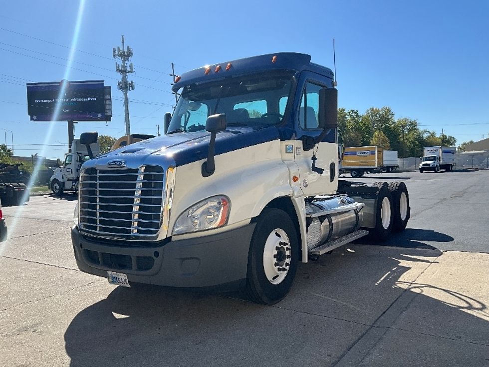 Day Cab Tractor-Heavy Duty Tractors-Freightliner-2019-Cascadia 12564ST-Indianapolis-IN-402,569\n\t\tmiles-$ 33,500 - Image 3