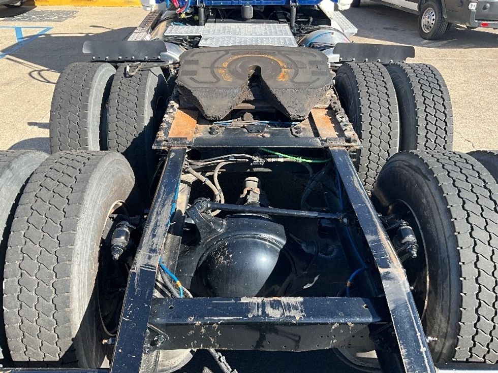 Day Cab Tractor-Heavy Duty Tractors-Freightliner-2019-Cascadia 12564ST-Indianapolis-IN-402,569\n\t\tmiles-$ 33,500 - Image 6