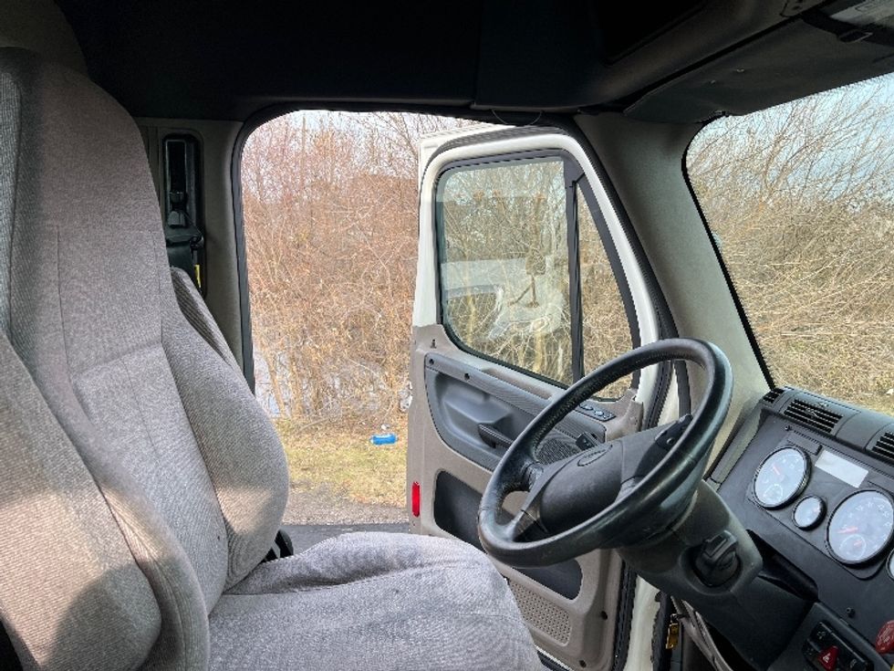 Day Cab Tractor-Heavy Duty Tractors-Freightliner-2019-Cascadia 12564ST-Indianapolis-IN-408,459\n\t\tmiles-$ 48,750 - Image 13