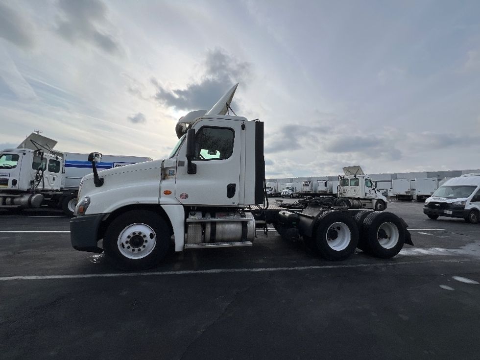 Day Cab Tractor-Heavy Duty Tractors-Freightliner-2019-Cascadia 12564ST-Indianapolis-IN-408,459\n\t\tmiles-$ 48,750 - Image 4