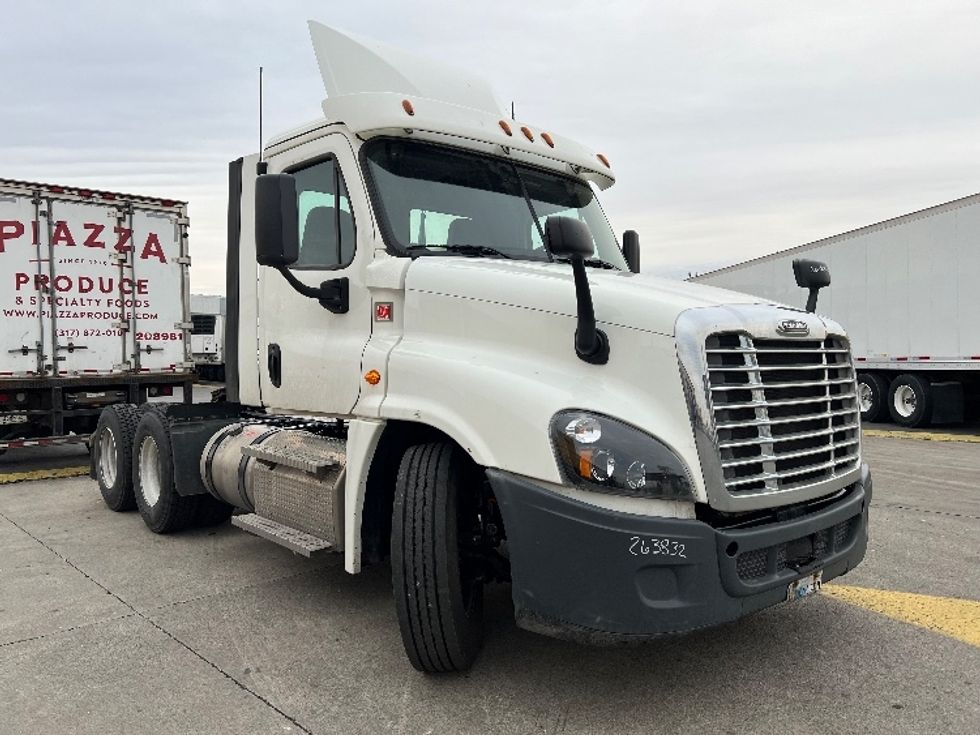 Day Cab Tractor-Heavy Duty Tractors-Freightliner-2019-Cascadia 12564ST-Indianapolis-IN-412,000\n\t\tmiles-$ 44,250 - Image 1