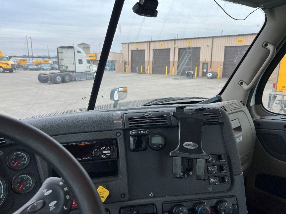 Day Cab Tractor-Heavy Duty Tractors-Freightliner-2019-Cascadia 12564ST-Indianapolis-IN-412,000\n\t\tmiles-$ 44,250 - Image 10