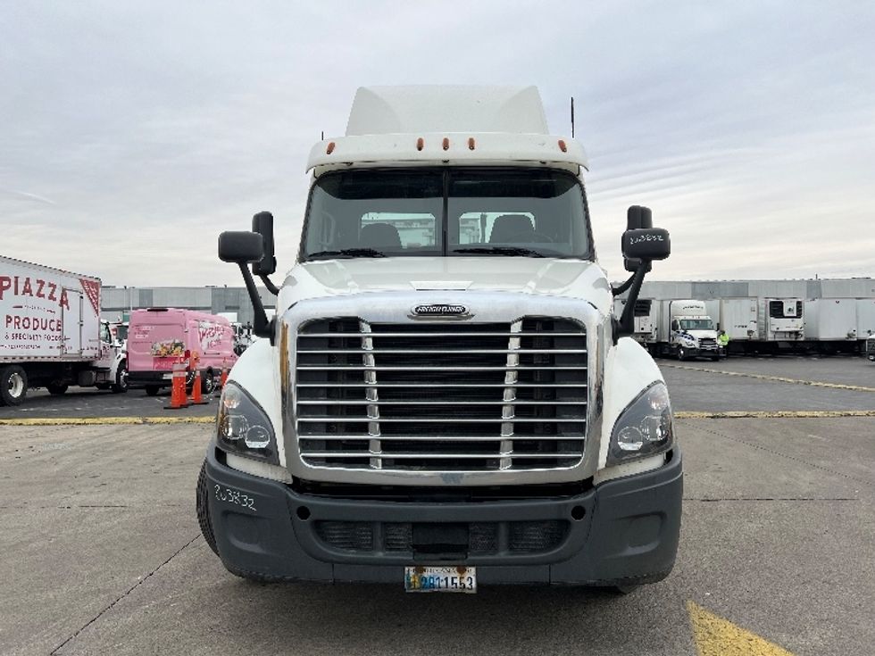 Day Cab Tractor-Heavy Duty Tractors-Freightliner-2019-Cascadia 12564ST-Indianapolis-IN-412,000\n\t\tmiles-$ 44,250 - Image 2
