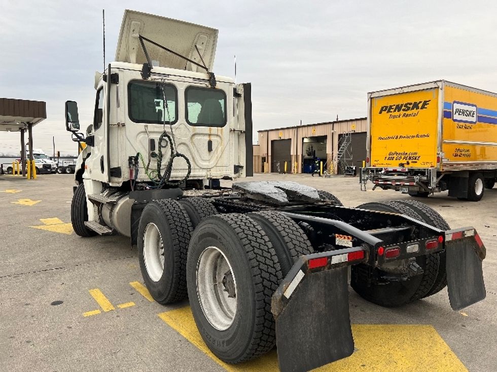 Day Cab Tractor-Heavy Duty Tractors-Freightliner-2019-Cascadia 12564ST-Indianapolis-IN-412,000\n\t\tmiles-$ 44,250 - Image 5