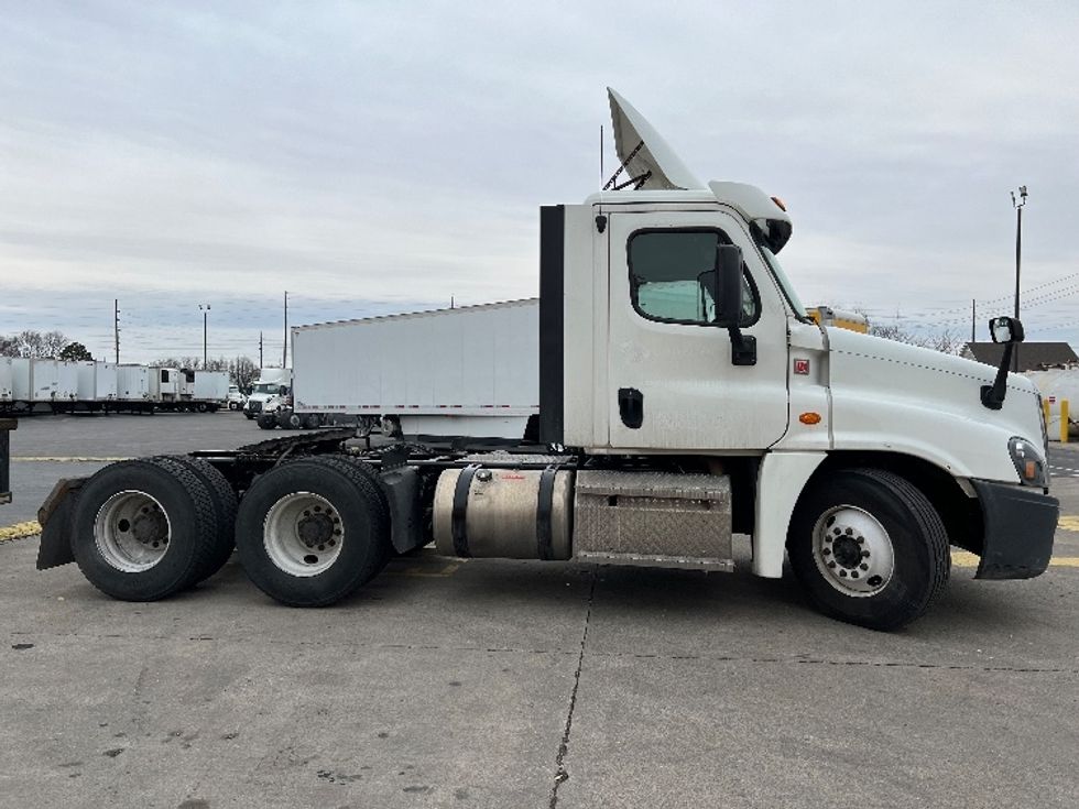 Day Cab Tractor-Heavy Duty Tractors-Freightliner-2019-Cascadia 12564ST-Indianapolis-IN-412,000\n\t\tmiles-$ 44,250 - Image 8