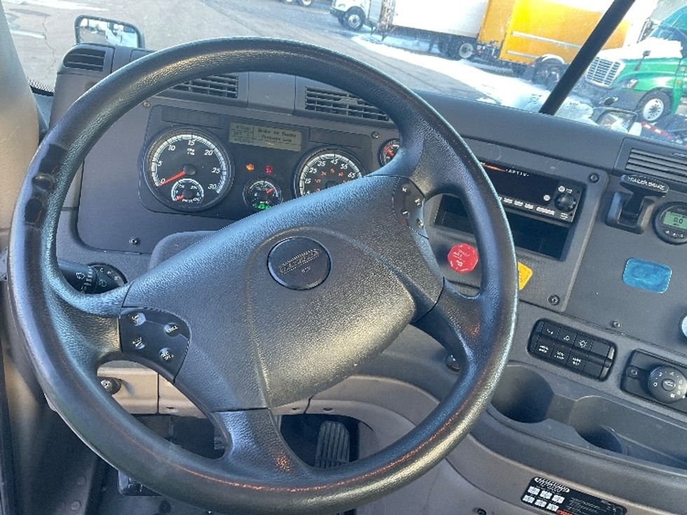 Day Cab Tractor-Heavy Duty Tractors-Freightliner-2019-Cascadia 12564ST-Indianapolis-IN-478,977\n\t\tmiles-$ 38,750 - Image 11