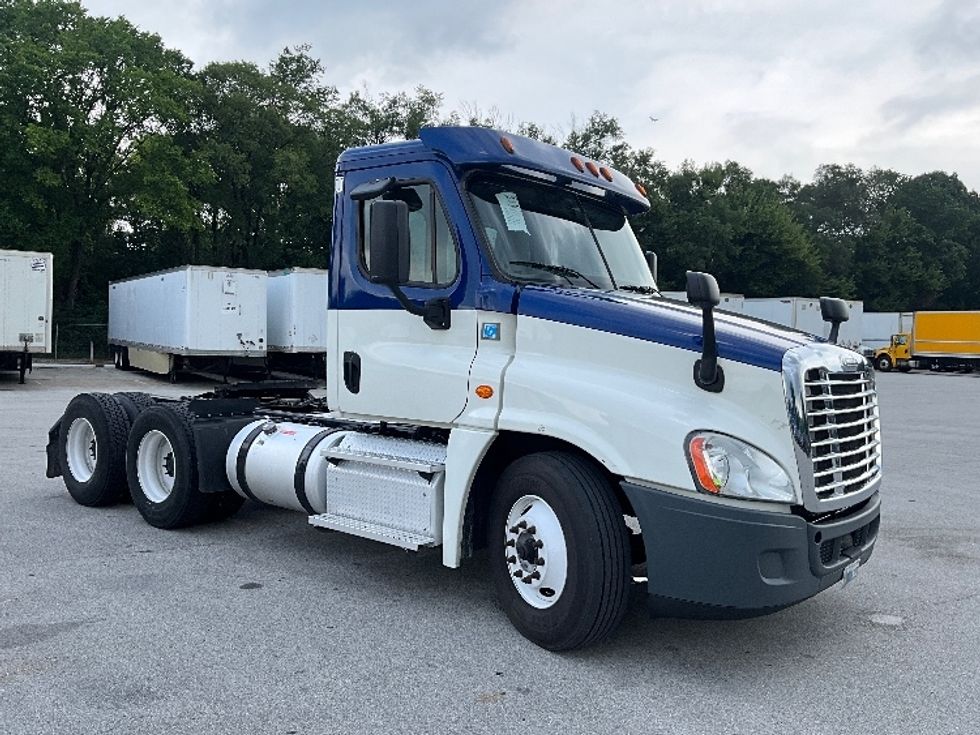 Day Cab Tractor-Heavy Duty Tractors-Freightliner-2019-Cascadia 12564ST-Indianapolis-IN-499,985\n\t\tmiles-$ 30,500 - Image 1