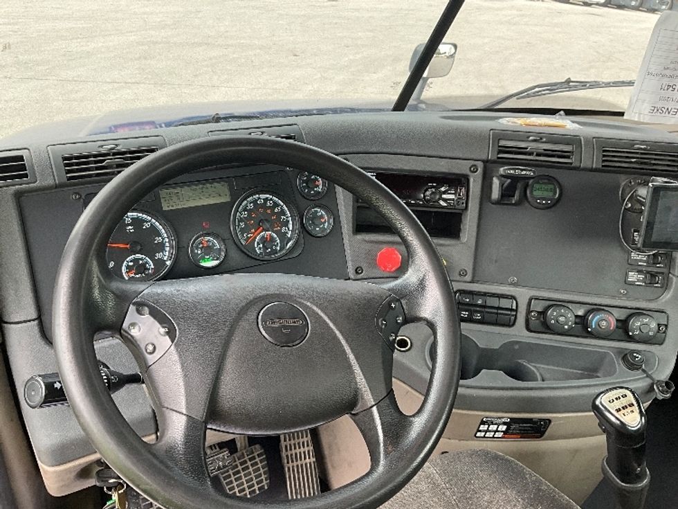 Day Cab Tractor-Heavy Duty Tractors-Freightliner-2019-Cascadia 12564ST-Indianapolis-IN-499,985\n\t\tmiles-$ 30,500 - Image 11