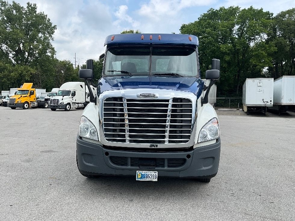 Day Cab Tractor-Heavy Duty Tractors-Freightliner-2019-Cascadia 12564ST-Indianapolis-IN-499,985\n\t\tmiles-$ 30,500 - Image 2