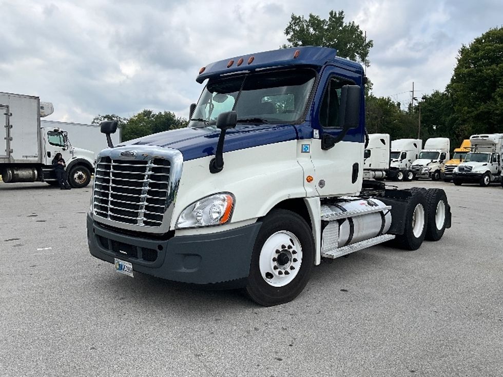 Day Cab Tractor-Heavy Duty Tractors-Freightliner-2019-Cascadia 12564ST-Indianapolis-IN-499,985\n\t\tmiles-$ 30,500 - Image 3