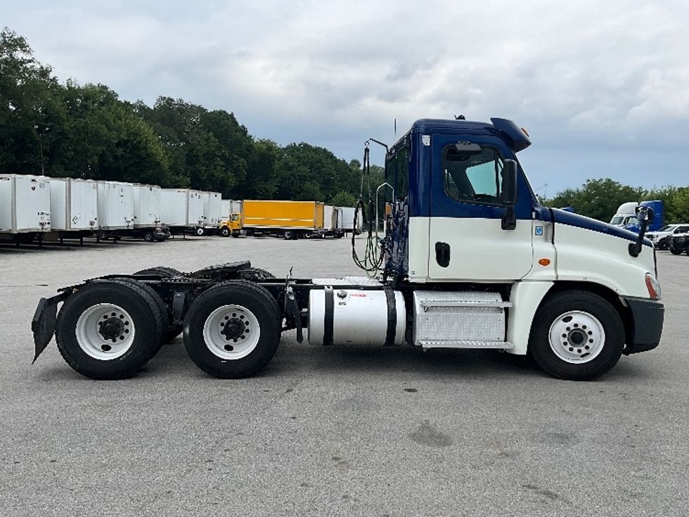 Day Cab Tractor-Heavy Duty Tractors-Freightliner-2019-Cascadia 12564ST-Indianapolis-IN-499,985\n\t\tmiles-$ 30,500 - Image 8