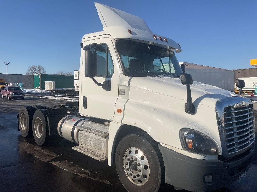 Day Cab Tractor-Heavy Duty Tractors-Freightliner-2019-Cascadia 12564ST-Indianapolis-IN-521,182\n\t\tmiles-$ 28,500 - Image 1