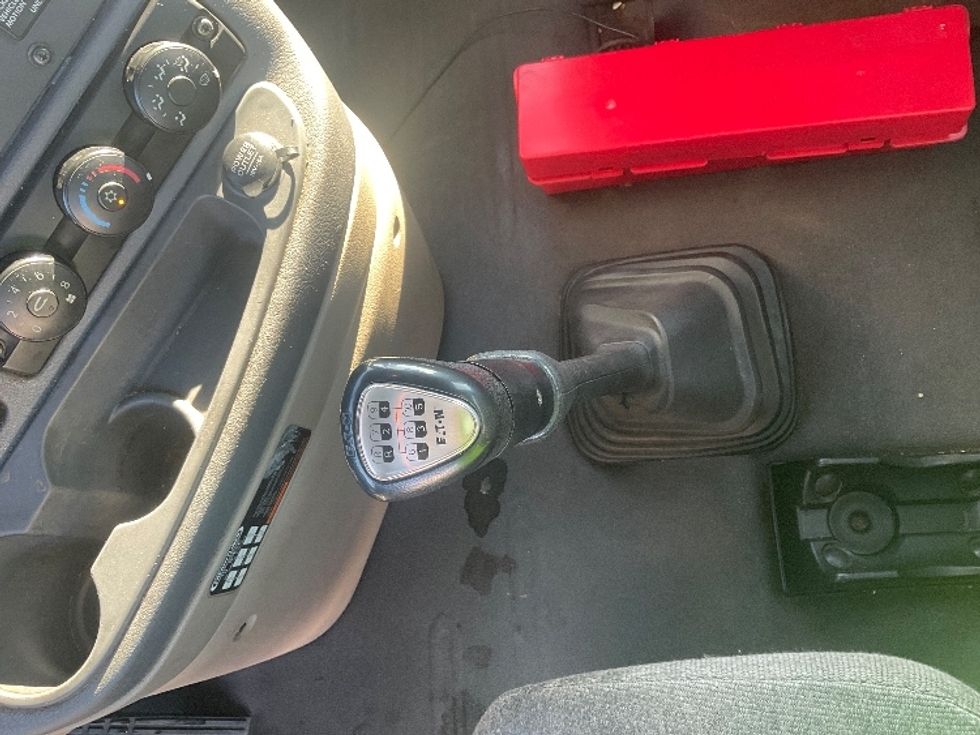 Day Cab Tractor-Heavy Duty Tractors-Freightliner-2019-Cascadia 12564ST-Indianapolis-IN-521,182\n\t\tmiles-$ 28,500 - Image 17